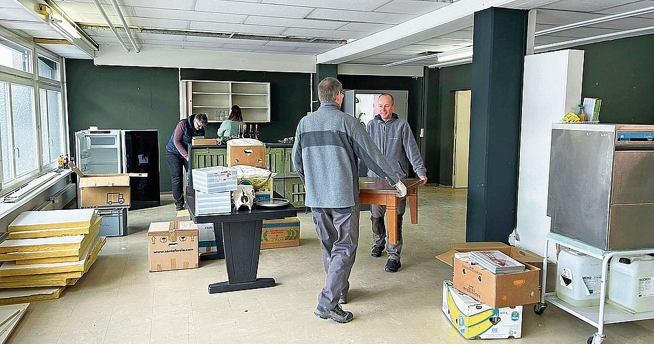 Tatkräftig packen alle mit an.Foto:  zvg