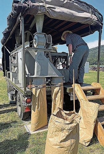 Baujahr 1952: Die mobile Armeemühle mahlt rund 420 Kilo Mehl pro Stunde. Foto: Hanny Dorer
