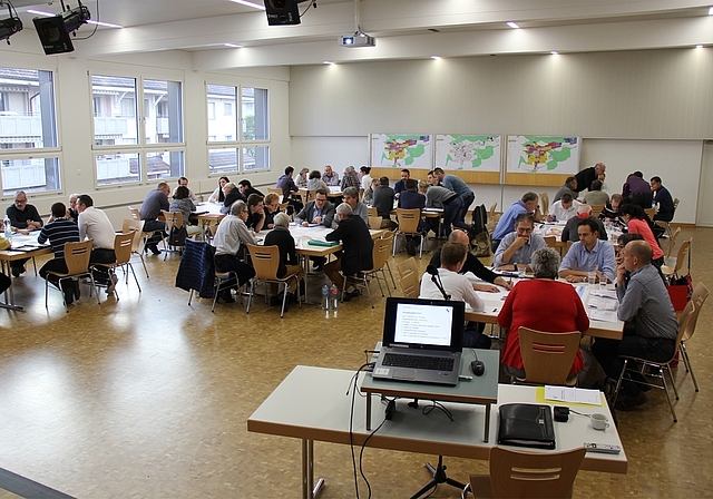 Interesse für ein weitsichtiges Planwerk: Volle Konzentration am Workshop. Foto: AG