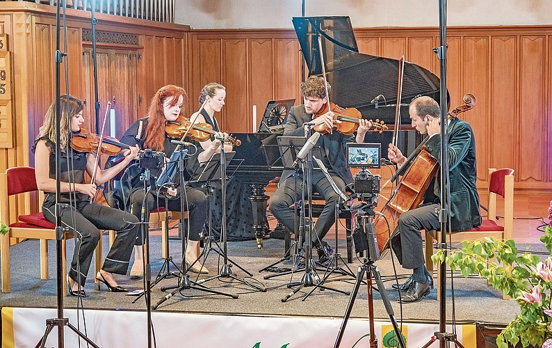 Das Klavier im Mittelpunkt: Oxana Shevchenko wird auch dieses Jahr wieder am Klavier begeistern.Foto: Peter Winkelmann Das Klavier im Mittelpunkt: Oxana Shevchenko wird auch dieses Jahr wieder am Klavier begeistern.Foto: Peter Winkelmann