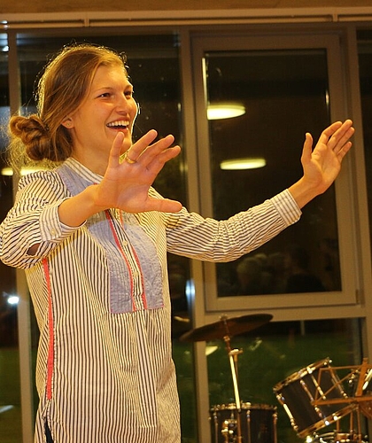 <em>Vermag zu begeistern:</em> Chorleiterin Maija Gschwind-Breiksa. <em>Vermag zu begeistern:</em> Chorleiterin Maija Gschwind-Breiksa.