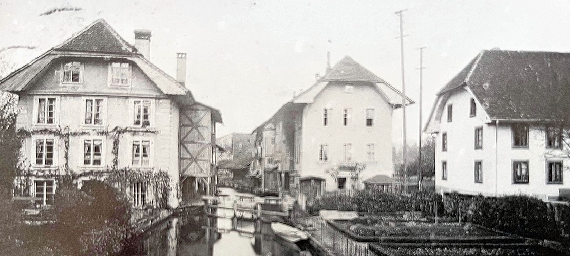 So zeigte sich Klein-Venedig um 1900.  Vom 3-feldrigen Hauptwehr war allerdings nur noch der Querbalken vorhanden, Wehrtafeln, Tafelführungen und Hubwellen fehlten.Foto: zvg