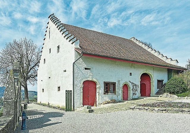 Äusserlich keine Veränderungen geplant: Die markante Schlossscheune. Foto: Jürg Zimmermann