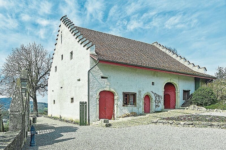 Äusserlich keine Veränderungen geplant: Die markante Schlossscheune. Foto: Jürg Zimmermann