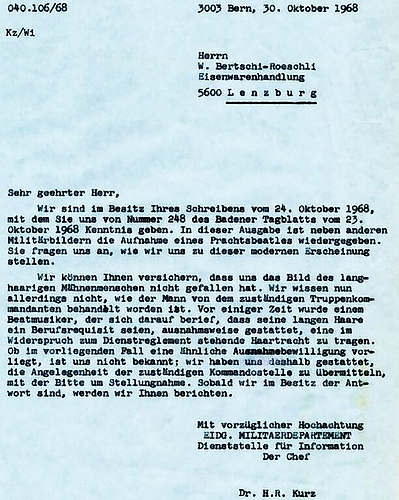 <em>«Uns hat das Bild des langhaarigen Mähnenmenschen nicht gefallen»:</em> Brief von Hans-Rudolf Kurz, Informationschef des Eidgenössischen Militärdepartements (EMD), an Walter Bertschi-Roeschli. Foto: Schweizerisches Bundesarchiv, Dossier-Sign <em>«Uns hat das Bild des langhaarigen Mähnenmenschen nicht gefallen»:</em> Brief von Hans-Rudolf Kurz, Informationschef des Eidgenössischen Militärdepartements (EMD), an Walter Bertschi-Roeschli. Foto: Schweizerisches Bundesarchiv, Dossier-Signatur CH-BAR#J1.203#1000/1312#631*