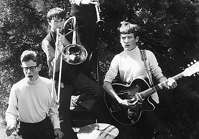 Die jungen Brothers im Garten des Wettinger Elternhauses.Foto: zvg