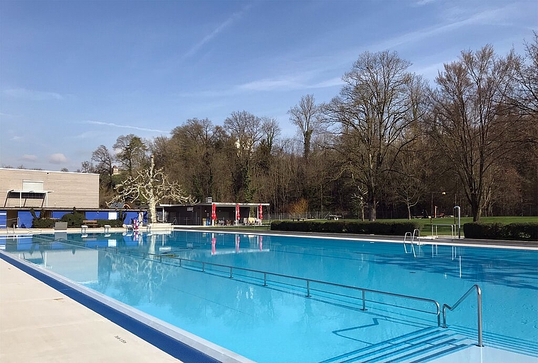 Bereit für die Saison: Das Schwimmbad Möriken-Wildegg lockt zum Bade. Foto: jgl