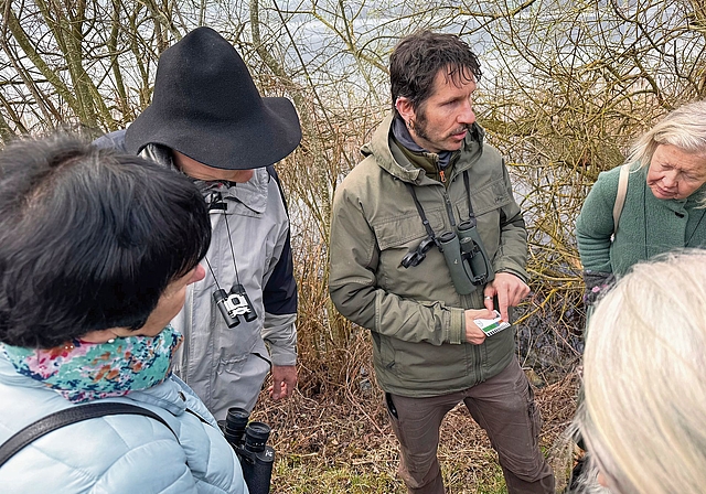 Reto Fischer  informiert über Biber.Foto: Verena Schmidtke