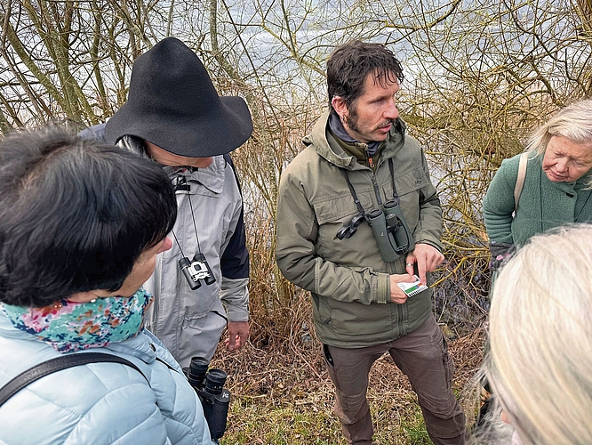 Reto Fischer informiert über Biber.Foto: Verena Schmidtke Reto Fischer informiert über Biber.Foto: Verena Schmidtke