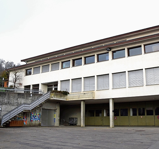 Das Mehrzweckgebäude muss komplett saniert werden.Foto: Michael Hunziker
