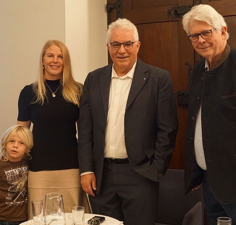 Wussten die Leute zu unterhalten: Gabriela Furter mit ihrem Sohn, Moderator Peter Buri und Martin Bertschinger.Foto: Rinaldo Feusi