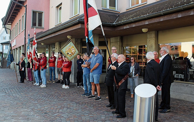 Die verschiedenen Delegationen sammlen sich.Foto: Alexander Studer