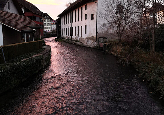 Wird einem neuen Zweck zugeführt: Die Bleiche am Aabachufer wird für 4,6 Millionen Franken saniert und umgebaut. Foto: Fritz Thut