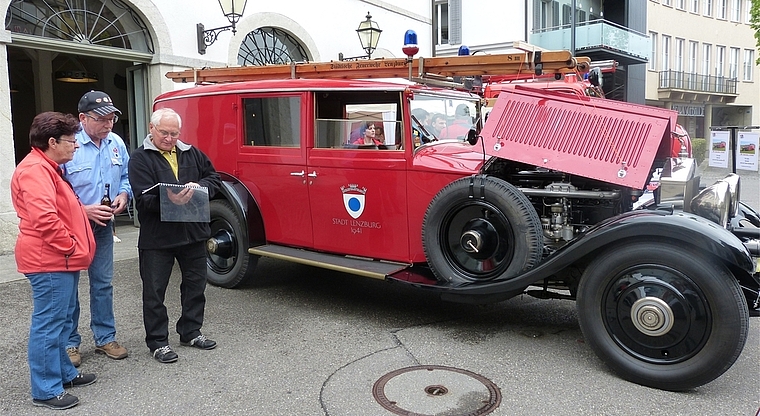 Weckte grosses Interesse: Der restaurierte Rolls Royce der Feuerwehr Lenzburg.Foto: Pia Weber