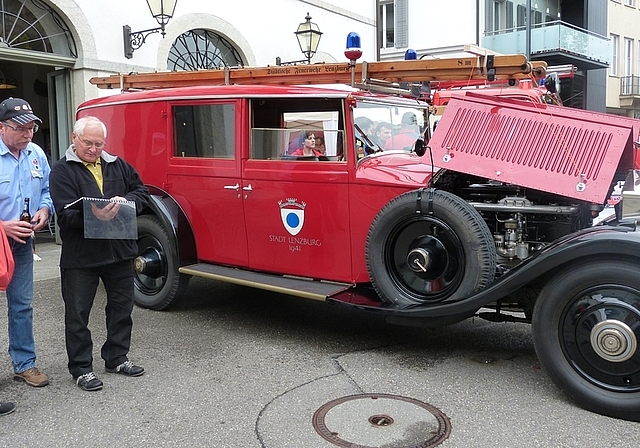 Weckte grosses Interesse: Der restaurierte Rolls Royce der Feuerwehr Lenzburg.Foto: Pia Weber