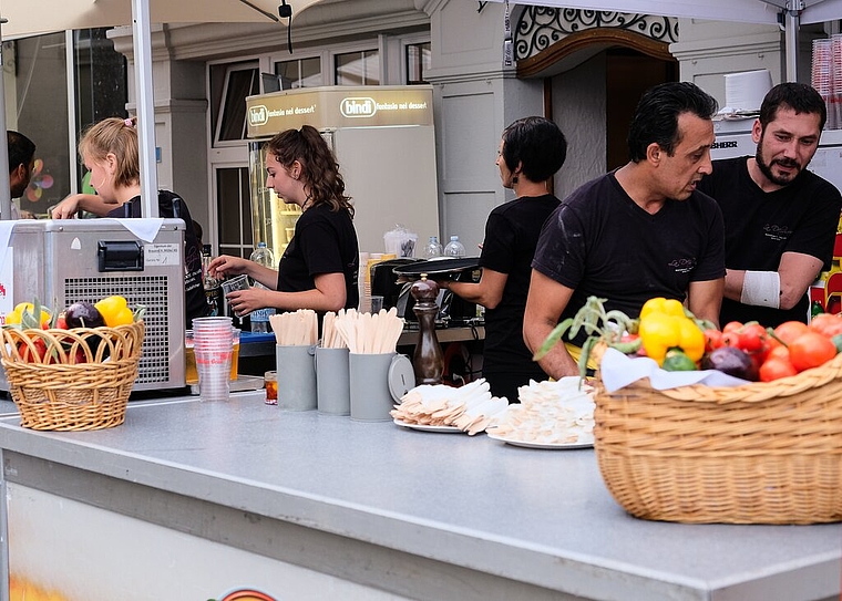 <em>Einwegbecher sind am Zapfenstreich 2020 tabu:</em> Mehrwegbecher sind dann für alle Barbetreiber zwingend. Foto: Peter Siegrist