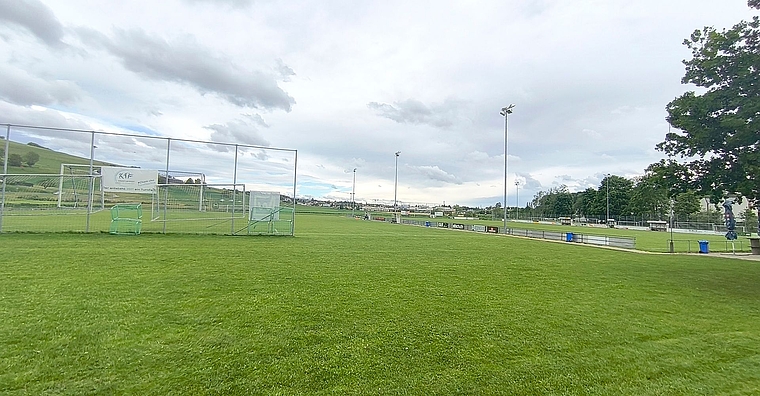 Um die Fussballplätze besser nutzbar zu machen, wollen Gemeinde und der Fussballclub investieren.Foto: Rinaldo Feusi