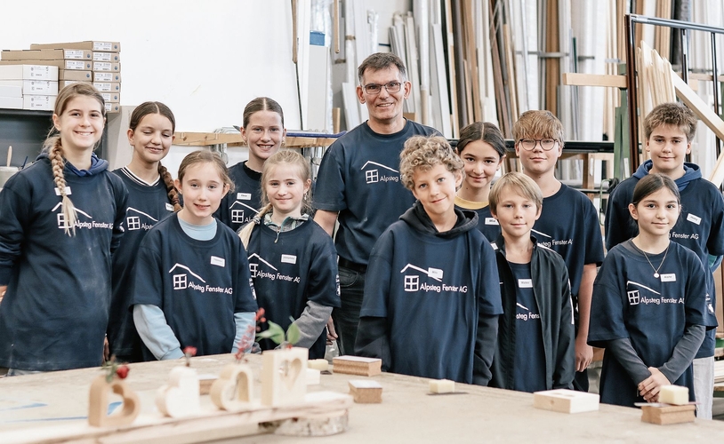 Nachwuchs in der Werkstatt bei der Alpsteg Fenster AG in Niederlenz.Foto: Romi Schmid Nachwuchs in der Werkstatt bei der Alpsteg Fenster AG in Niederlenz.Foto: Romi Schmid
