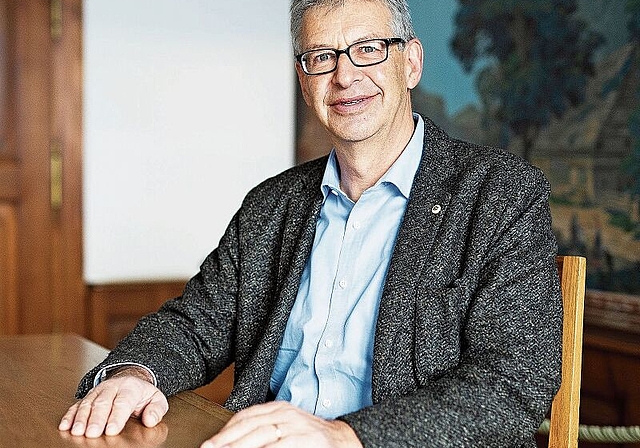 «Wir wollen klarer und transparenter kommunizieren»: Stadtammann Daniel Mosimann im Rixheimerzimmer im Rathaus. Foto: Britta Gut