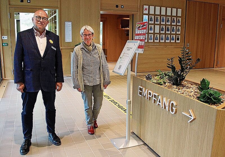 Dürfen zu Recht stolz sein: Azom-Zentrumsleiter Michael Hunziker und Verwaltungsratspräsidentin Heidi Berner. Foto: Alfred Gassmann