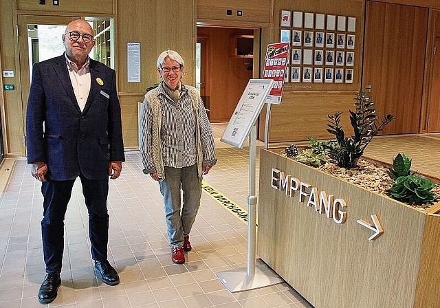 Dürfen zu Recht stolz sein: Azom-Zentrumsleiter Michael Hunziker und Verwaltungsratspräsidentin Heidi Berner. Foto: Alfred Gassmann