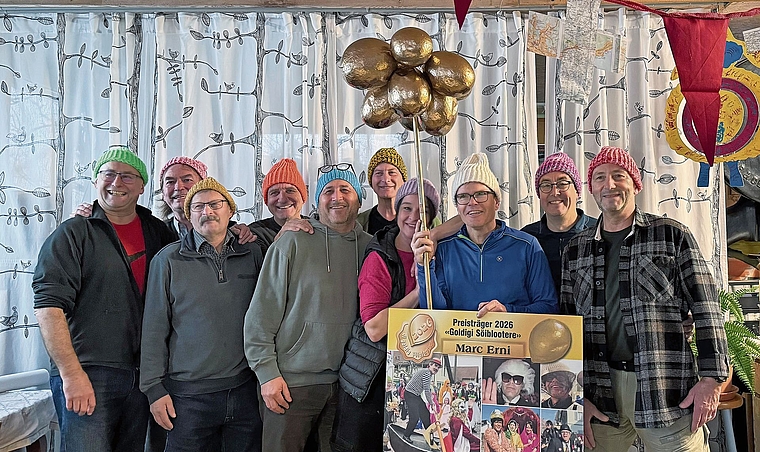 Bei der Vergabe der Soiblootere: Lieni Niederer, Balz Saxer, Pius Wey, Martin Joller, Peter Thurnherr, Hans Melliger, Sandra Joho, Marc Erni, Remo Eppisser und Remo Stettler. Foto: Verena Schmidtke