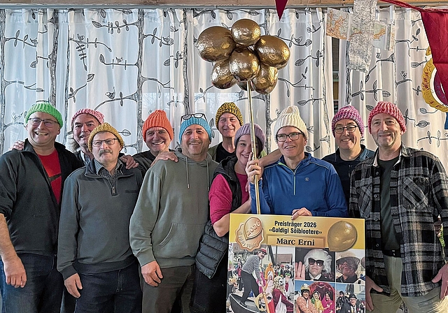 Bei der Vergabe der Soiblootere: Lieni Niederer, Balz Saxer, Pius Wey, Martin Joller, Peter Thurnherr, Hans Melliger, Sandra Joho, Marc Erni, Remo Eppisser und Remo Stettler. Foto: Verena Schmidtke