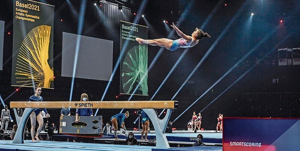 Aargauerin am Schwebebalken, der bald im Aargauer Turnzentrum in Lenzburg steht: Die Schafisheimerin Anina Wildi beim Podiumstraining an der EM in Basel. Foto: Basel 2021/Stephan Boegli
