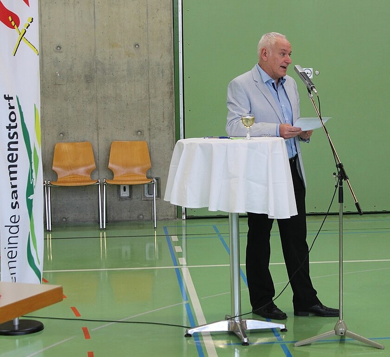 <em>Für mehr direkte Gespräche:</em> Gemeindeammann Meinrad Baur am Sarmenstorfer Neujahrsapéro. Foto: Alexander Studer