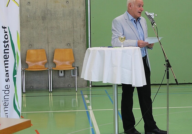 <em>Für mehr direkte Gespräche:</em> Gemeindeammann Meinrad Baur am Sarmenstorfer Neujahrsapéro. Foto: Alexander Studer