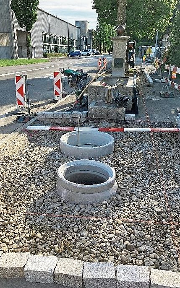 Einbau von Weichen- und Sickerschacht.Foto: zvg
