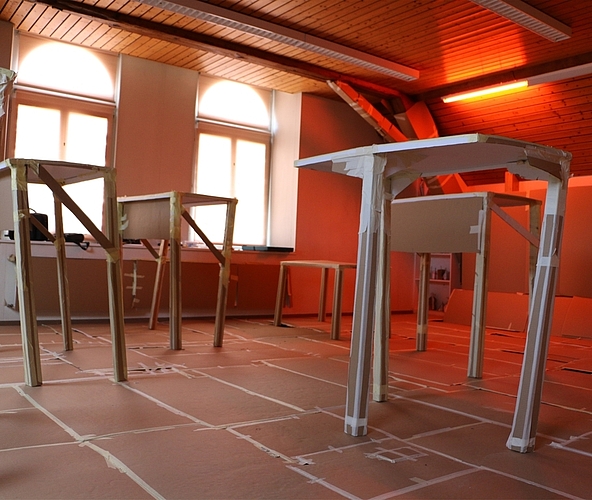 Eindrücke: riesenhafte Pulte.