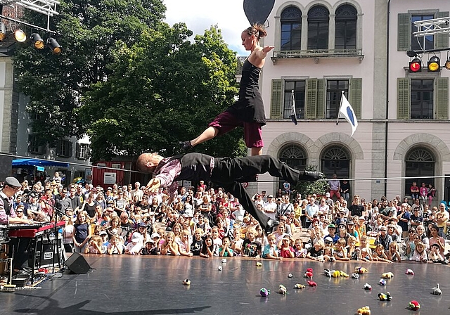 Begeisterte: Compagnie Roikkuva auf dem Freischarenplatz. Foto: Fritz Thut