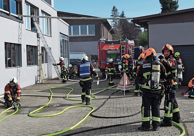 Einstieg in eine Werkstatt mit Leiter.
