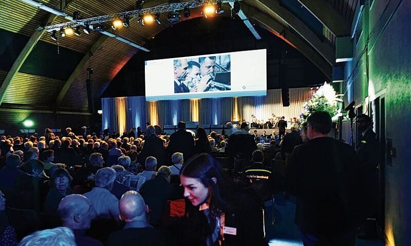 Einstimmung in der Mehrzweckhalle: Spiel der Concert-Band der Stadtmusik vor der «Hypi»-GV. Foto: Fritz Thut
