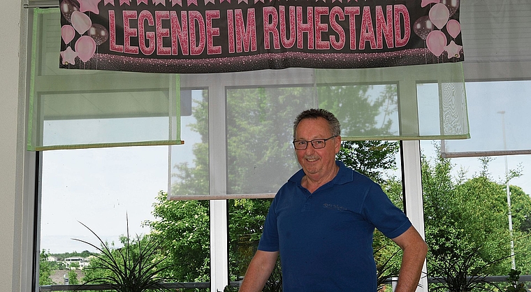 Ueli Stucki im Hallenbad-Café in Seon: Er darf sich nach 36 Jahren im Hallenbad auf den Ruhestand freuen. Foto: Andreas Walker