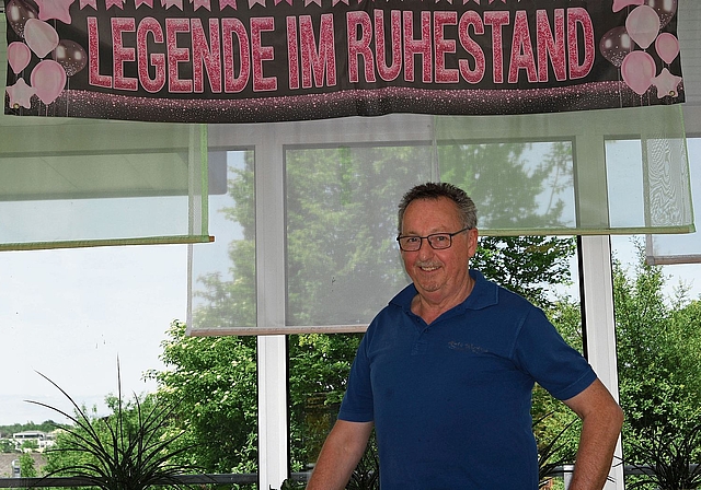Ueli Stucki im Hallenbad-Café in Seon: Er darf sich nach 36 Jahren im Hallenbad auf den Ruhestand freuen. Foto: Andreas Walker