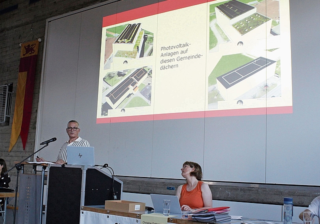 Auf diesen Gemeindedächern soll künftig Strom produziert werden.Foto: Debora Hugentobler