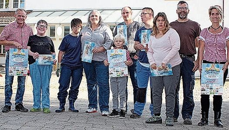 Geld vom Boniswiler Oktoberfest an den Verein Katzenhübel in Dürrenäsch: Checkübergabe mit Stefan Schmid, Dominik Peter, Anna Schneider, Cynthia Cavazzutti, Ron Schmid, Michael Bucher, Luca Stadelmann, Sheila Steger, Andi Sidler und Silvia Schmid