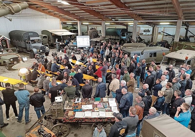 Blick ins Militärmuseum: Die Teilnehmer versammelten sich in der Eingangshalle.Foto: zvg