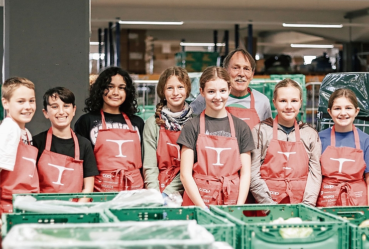 Die Schülerinnen und Schüler aus Schafisheim sind mit Herzblut dabei. Betreut werden sie von Andreas Keller.Foto: Romi Schmid Die Schülerinnen und Schüler aus Schafisheim sind mit Herzblut dabei. Betreut werden sie von Andreas Keller.Foto: Romi Schmid