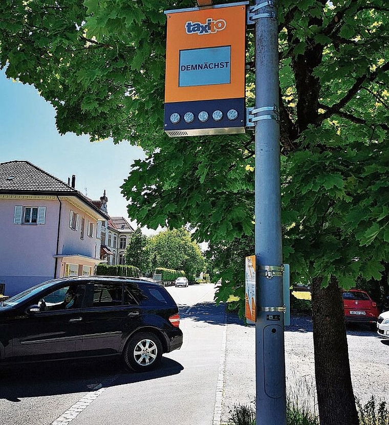 Inzwischen bereit: Der Taxito-Point mit der Destinationsanzeige in Fahrwangen.  Foto:  Fritz Thut