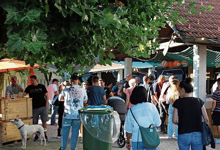 Viel Betrieb: Das Festvolk tummelte sich zwischen Beizen und Ständen.Foto: Alexander Studer