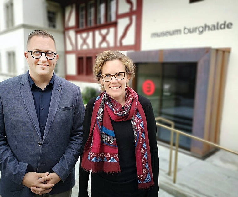 <em>Stabübergabe:</em> Marc Philip Seidel wird Nachfolger von Christine von Arx als Leiter des Lenzburger Museums Burghalde. Foto: Fritz Thut