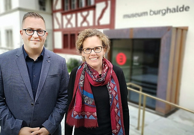 <em>Stabübergabe:</em> Marc Philip Seidel wird Nachfolger von Christine von Arx als Leiter des Lenzburger Museums Burghalde. Foto: Fritz Thut