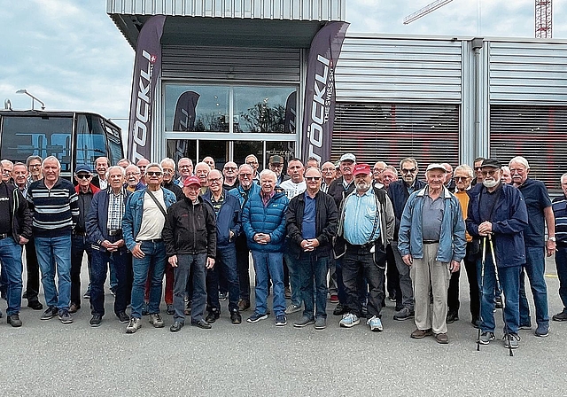 Der Seener Männerstamm besuchte die Firma Stöckli in Malters.Foto: zvg