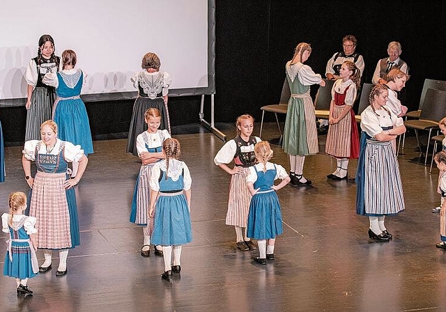 Kein Nachwuchsproblem: Die Auftritte der Kindertanzgruppe begeisterten die Besucher immer wieder. Foto: Peter Winkelmann