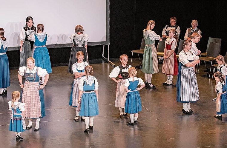 Kein Nachwuchsproblem: Die Auftritte der Kindertanzgruppe begeisterten die Besucher immer wieder. Foto: Peter Winkelmann