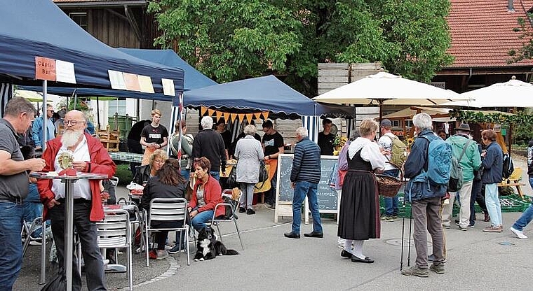 Wirkt anziehend und wird gerne besucht: Der Pfalz-Märt in Veltheim. Foto: Alfred Gassmann