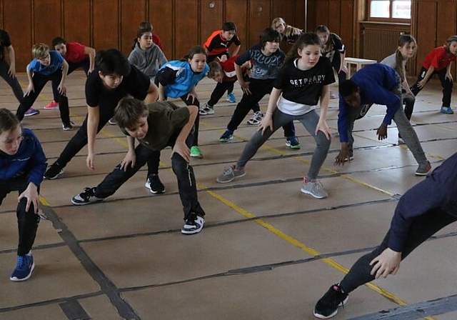 Unterschiedliches Tanzvokabular: Die Schüler der Schule Angelrain beim zeitgenössischen Tanz. Fotos: Melanie Solloso
